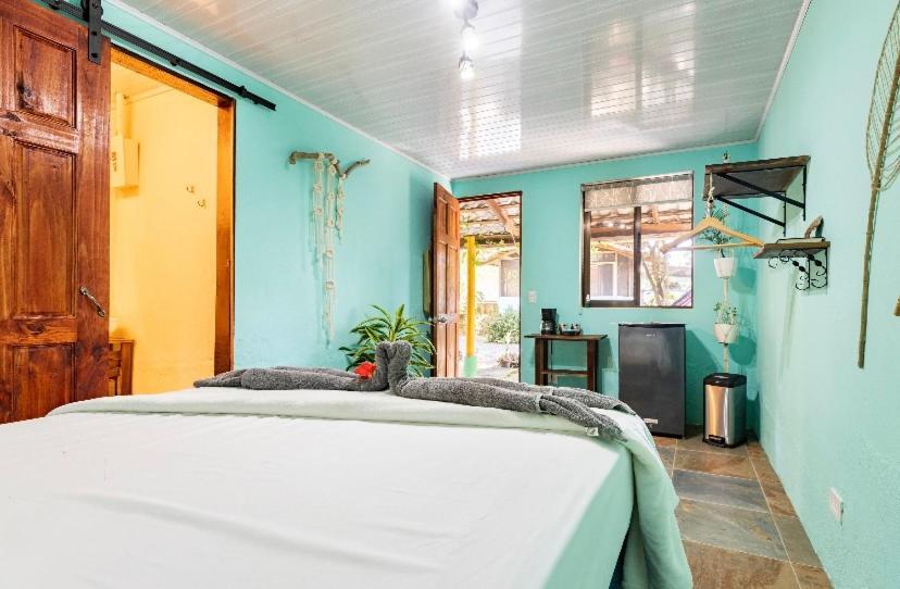 Boutique Rooms River Front At La Junta Dominical Bagian luar foto