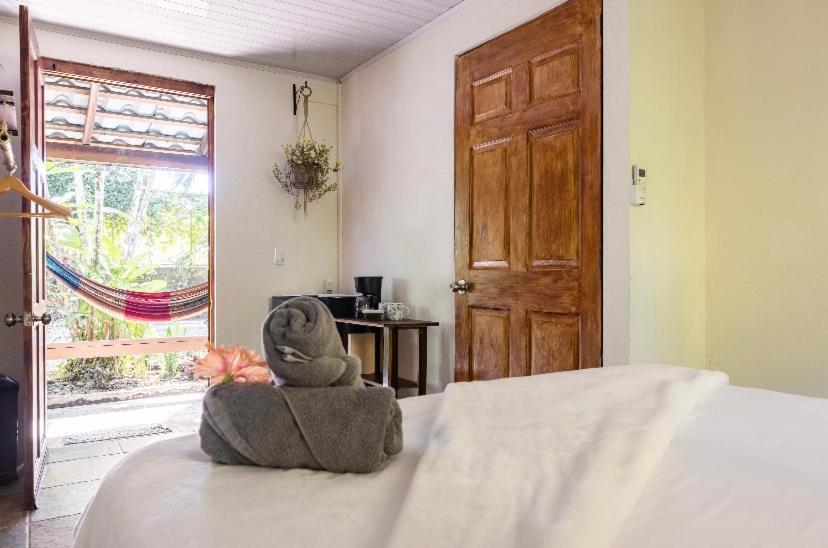 Boutique Rooms River Front At La Junta Dominical Bagian luar foto
