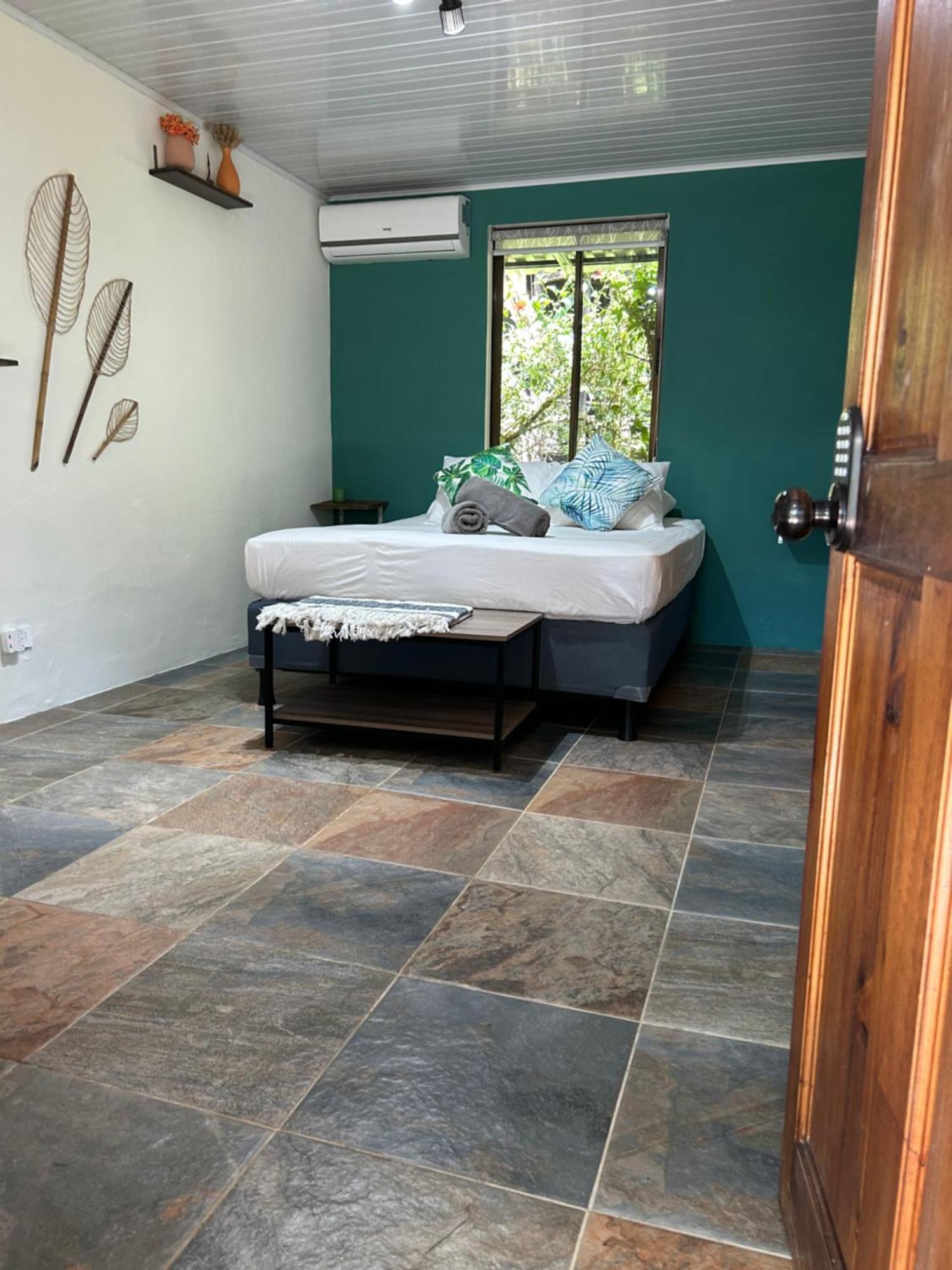 Boutique Rooms River Front At La Junta Dominical Bagian luar foto