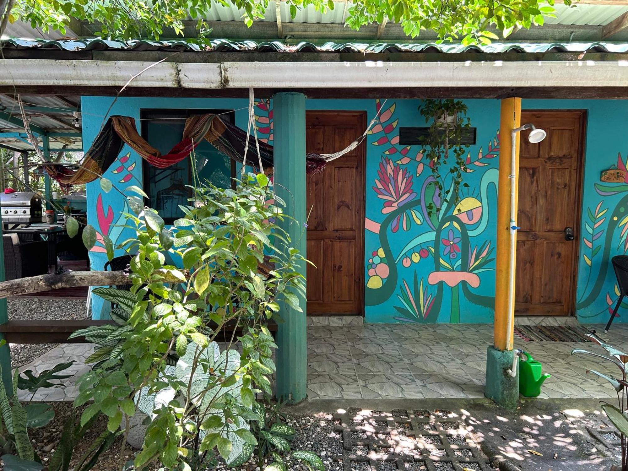Boutique Rooms River Front At La Junta Dominical Bagian luar foto